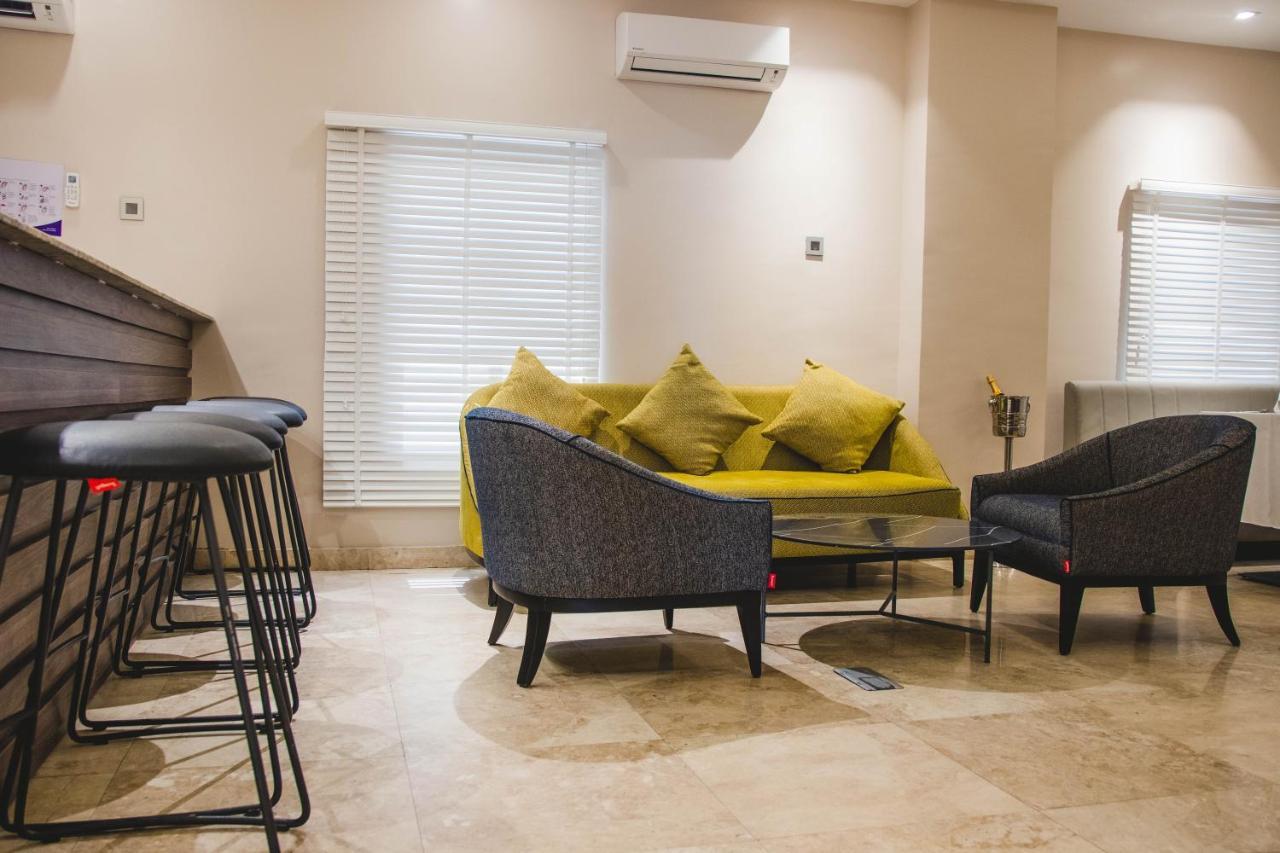 Amber City Hotels โอเวอร์รี ภายนอก รูปภาพ