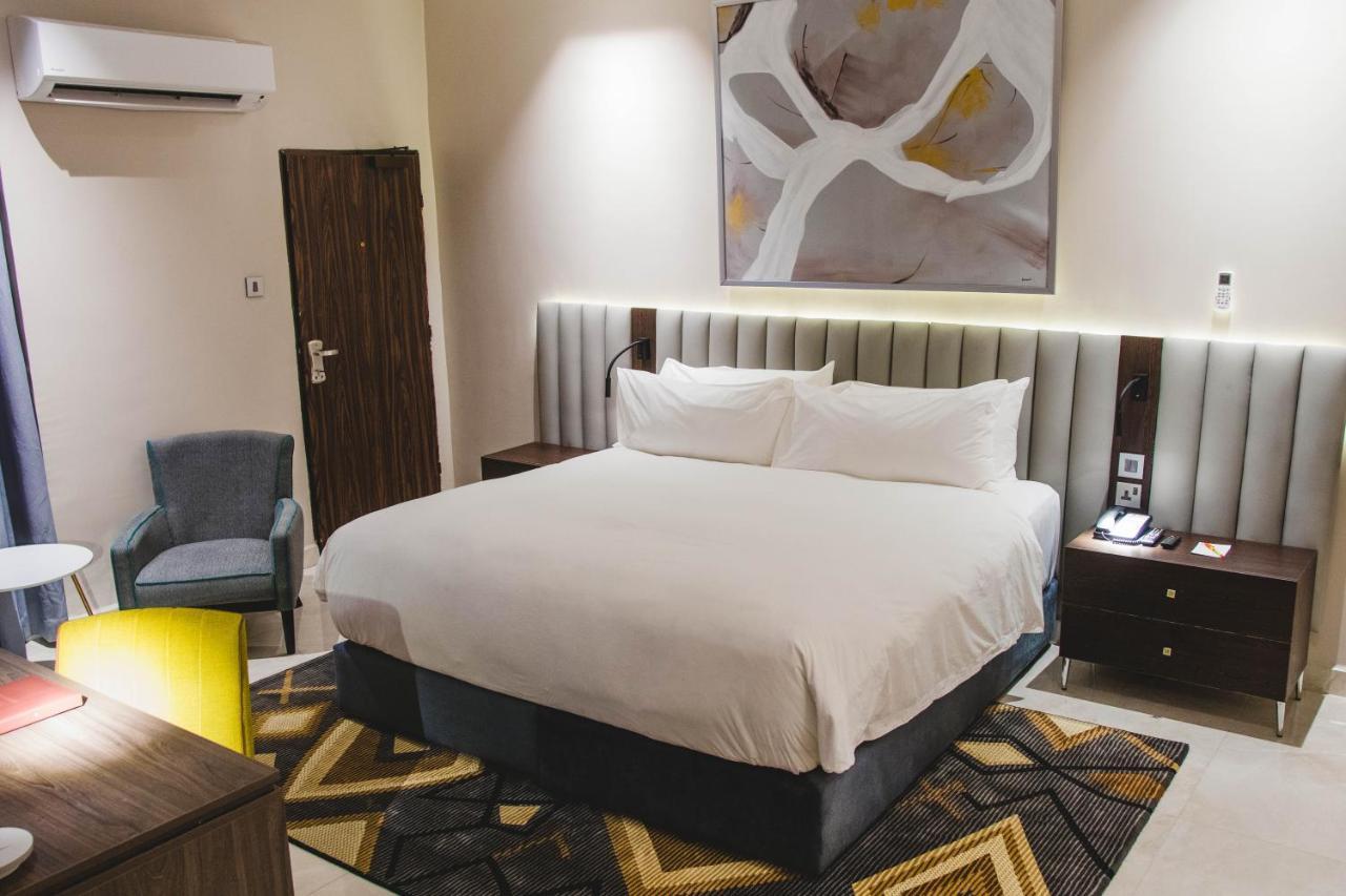Amber City Hotels โอเวอร์รี ภายนอก รูปภาพ